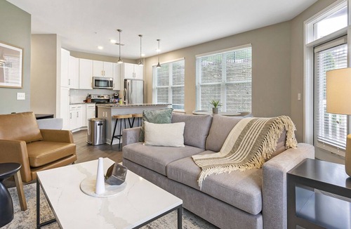 Chapel Hill Apartment | Modern Apartment in Prime Location (ID8082X78)