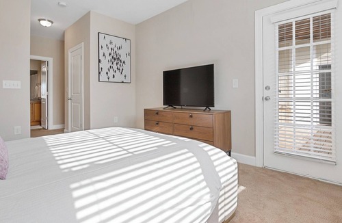 Greensboro Apartment | Modern Apartment in Prime Location (ID7976X37)