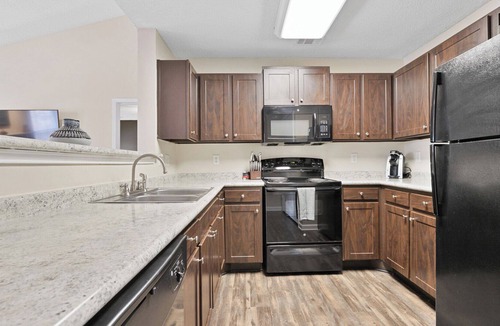Jamestown Apartment | Modern Apartment in Prime Location (ID8171X80)