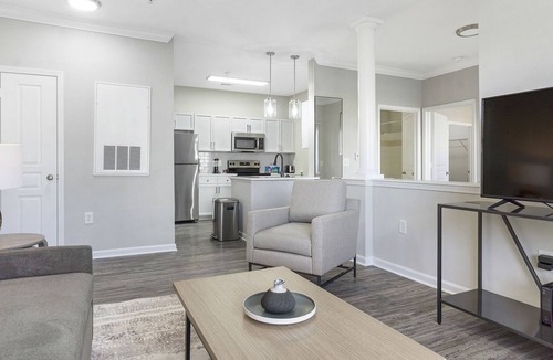 Raleigh Apartment | Modern Apartment in Prime Location (ID9181X43)