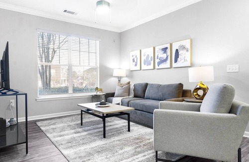 Raleigh Apartment | Modern Apartment in Prime Location (ID9181X43)