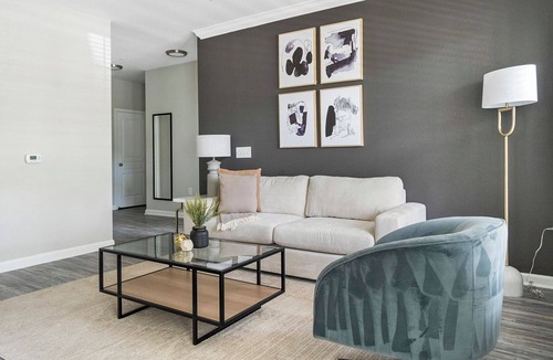 Raleigh Apartment | Modern Apartment in Prime Location (ID1015X187)