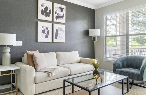 Raleigh Apartment | Modern Apartment in Prime Location (ID1015X187)