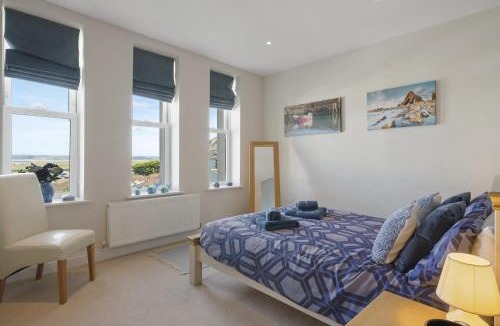 Westward Ho Apartment | Modern Apartment Private Parking Walk to Beach