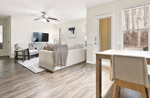 Winston - Salem Apartment | Modern Apartment in Prime Location (ID5612X36)