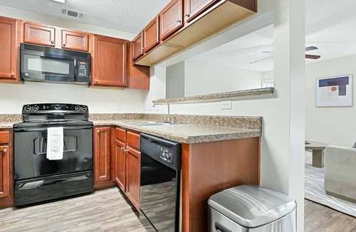 Winston - Salem Apartment | Modern Apartment in Prime Location (ID5612X36)