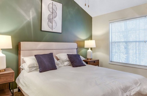 Winston - Salem Apartment | Modern Apartment in Prime Location (ID8459X88)