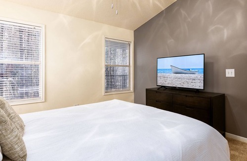 Winston - Salem Apartment | Modern Apartment in Prime Location (ID8399X27)