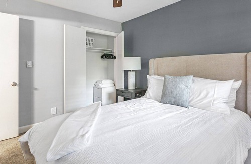 Winston - Salem Apartment | Modern Apartment in Prime Location (ID1221X009)