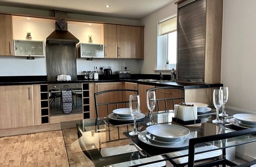 Llanelli Apartment | Modern Beachfront Bliss with Spectacular Views