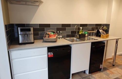 Bicester Apartment | Modern Bicester Studio Self-Contained with Parking