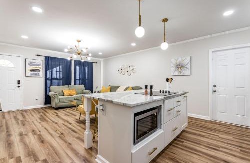 Downtown House | Modern bungalow in the heart of Raleigh w King bed