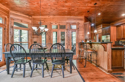Gerton Cabin | Modern Cabin 25 Min to Asheville/10 to Lake Lure