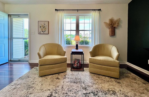 Hubert House | Modern Carolina Home near Coast & Camp Lejeune!