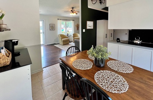 Hubert House | Modern Carolina Home near Coast & Camp Lejeune!
