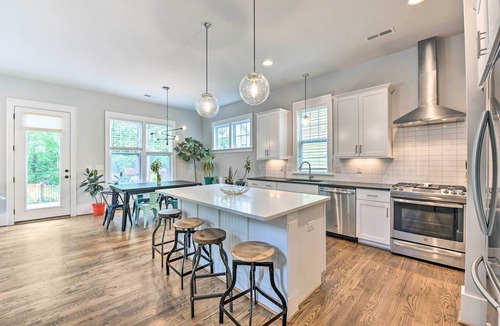 Oakhurst House | Modern Charlotte Home ~ 4 Mi to Downtown!