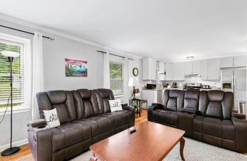 Greensboro House | Modern Charm and Garden View