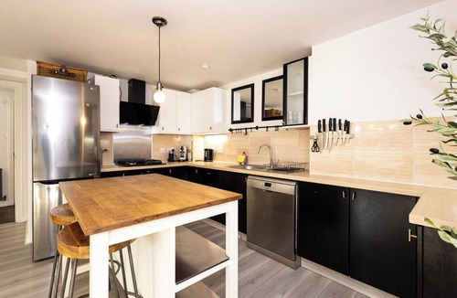 Leith Apartment | Modern City Centre Apartment 2 Bed 2 Bath
