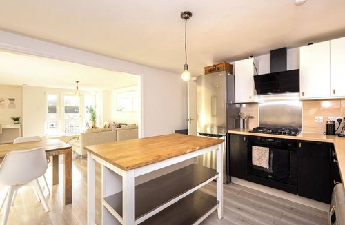 Leith Apartment | Modern City Centre Apartment 2 Bed 2 Bath