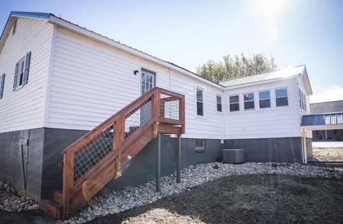 Morganton House | Modern Cottage : Near Hospitals and Brewery!