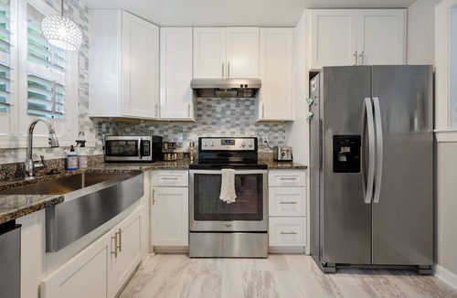 East Raleigh House | Modern Cozy Home only 2 miles to Downtown