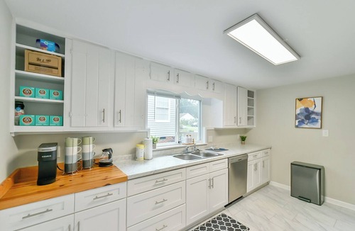 Greensboro House | Modern & Cozy Home w/Fire Pit & Grill, Near High Point