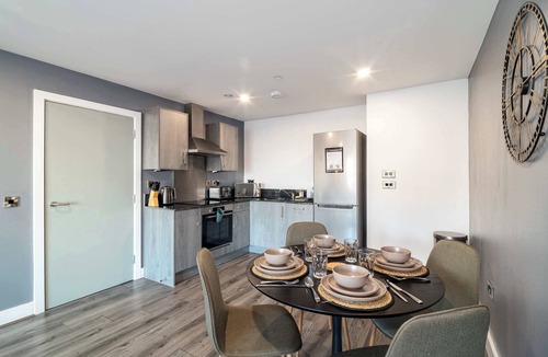 The Docks Apartment | Modern Dockside 2 Bed Central Liverpool Apartment