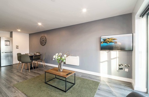 The Docks Apartment | Modern Dockside 2 Bed Central Liverpool Apartment