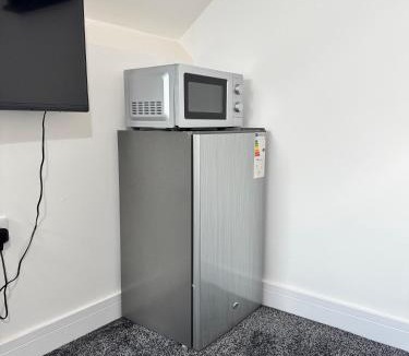 Luton House | Modern Double Rooms, Shared Bathroom, Mansfield Road Luton