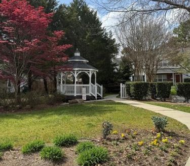 Charlotte House | Modern Entire 2-Bedroom House for 6 Guests at University City