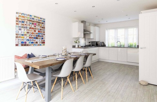 Birdham House | Modern Family Retreat Nr Beaches and Marina