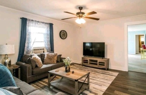 Kernersville House | Modern Farmhouse, 1 Mile-Downtown, Self Check-In