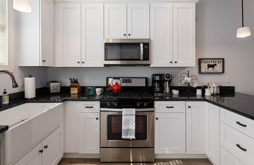 Fairview House | Modern Farmhouse- Country Charm, Minutes to Biltmore Estate