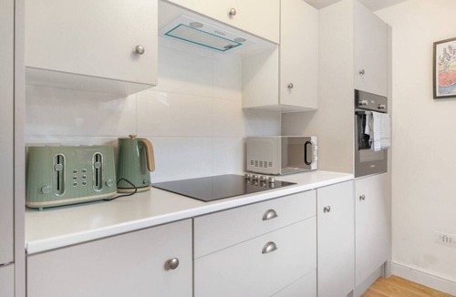 Stanley House | Modern High Spec House|Parking|4 bed|sleeps 7