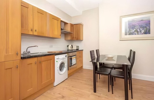 Morningside Apartment | Modern Home Edinburgh Gem 10 mins to Centre