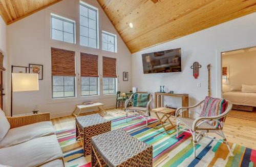Little Kowaliga House | Modern Home Near Lake Martin: Fishing Pond On-Site