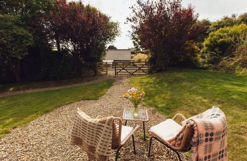 Nolton House | Modern & Inviting Shepherd's Hut - Pembrokeshire