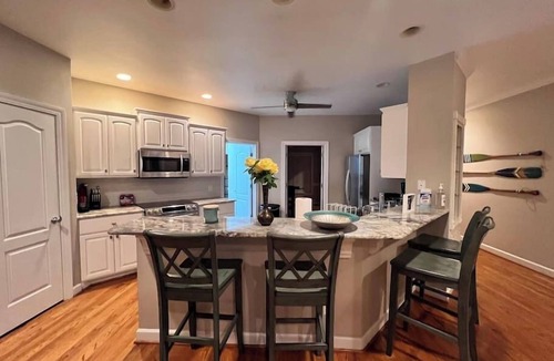 Olivia House | Modern Lakefront Retreat - 3br 2ba