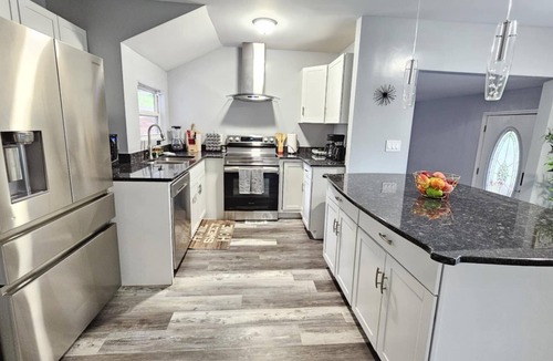 Bethlehem House | Modern Lakeview Escape in Hickory - Pet friendly