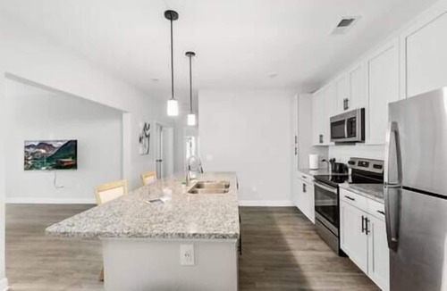 Charlotte Apartment | Modern Living by PNC Pavilion, UNC, Bars, and Grocery Store