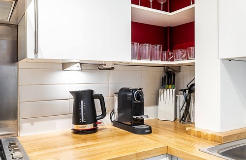 South Bank Apartment | Modern London Bridge Retreat