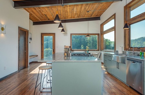 Marshall Cabin | Modern Luxury Meets Mountain Getaway. Amazing Views, Hot Tub+More!