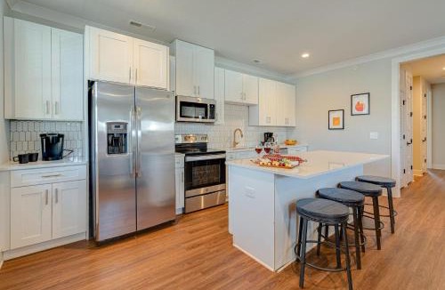Melrose House | Modern Melrose-2 Bedroom Condo-5 mins to Broadway