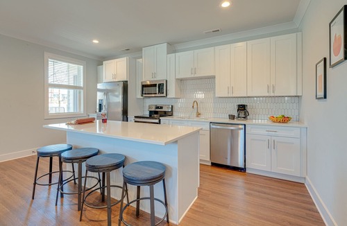 Melrose Cottage | Modern Melrose-sleeps 8- Mins to Downtown Broadway
