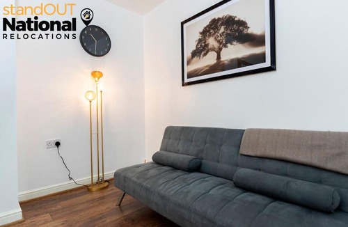 Blyth Apartment | Modern Minimalist Spacious 3br Blyth Home