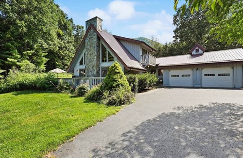 Warrensville House | Modern Mountain Escape, Modern Mountain Escape 10 minutes to West Jefferson.