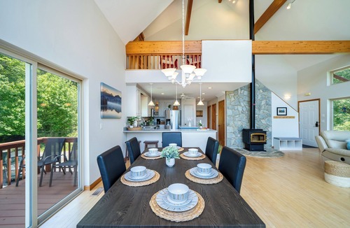 Marshall House | Modern Mountain Retreat~120acres! Pond~Boat~Trails~Playground~Whirlpool~Games!