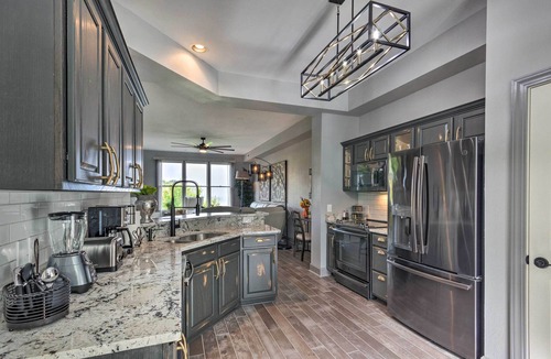 Mountain Air Condo | Modern Mountain-View Smokies Retreat w/Balcony