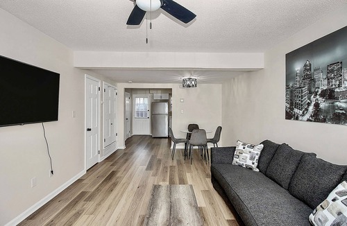 Executive Park House | Modern Oasis Close to South End