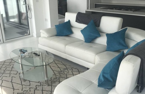 Millendreath Apartment | Modern Panoramic Seaview Two Bedroom Apartment